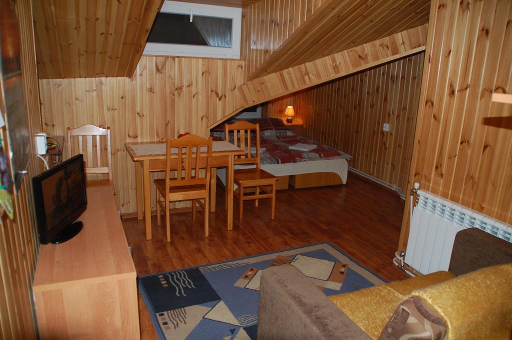 Agroturystyka Pod Swierkami Nadrybie Kamer foto